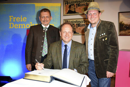 Liberaler Bieranstich der FDP in Grasbrunn