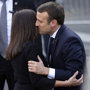 Präsident Macron beim Empfang am Rathaus in Paris