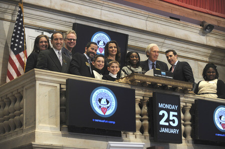 Bridget Moynahan äutet die NYSE Closing Bell in New York