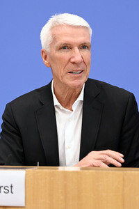 Bundespressekonferenz 'Seniorinnen und Senioren in der digitalen Welt' in Berlin