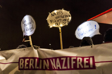 Gegenprotest zur Montagsdemo gegen Flüchtlingsunterkunft in Marzahn, Berlin