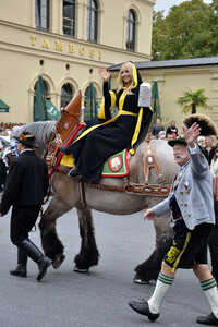 Trachten- und Schützenzug 2015 in München