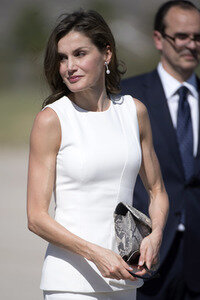 Königin Letizia und König Felipe beim Abflug am Flughafen Madrid-Barajas