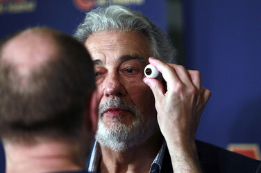 Maßnehmen von Placido Domingo im Wachsmuseum von Madrid
