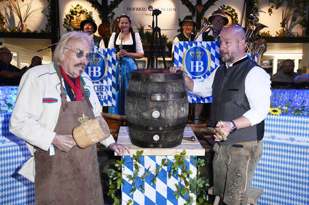Wiesn Anstich 2026 im Hofbräu Berlin