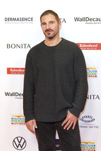 Goldene Bild der Frau 2025 in Hamburg