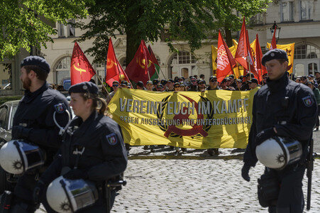 Demonstration der Gruppierung Jugendwiderstand in Berlin