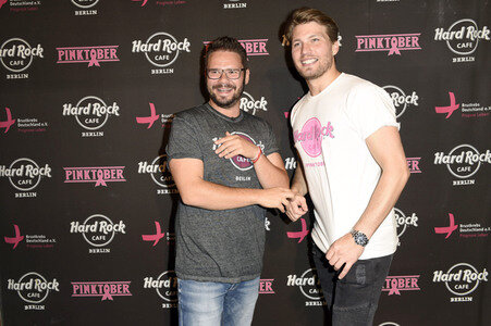 Pinktober Aktion im Hard Rock Cafe Berlin