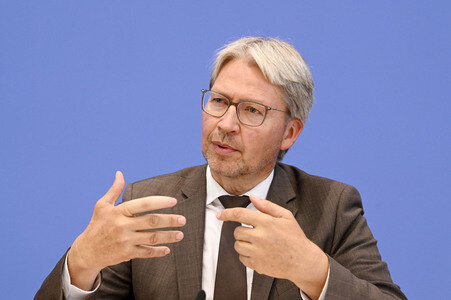 Bundespressekonferenz 'Sondervermögen für Infrastruktur - Mit Geld alleine kann man nicht bauen!' in Berlin