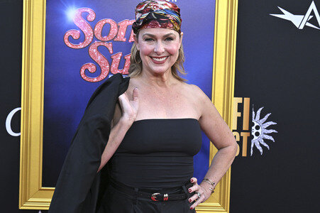 Closing Ceremony und Filmpremiere 'Song Sung Blue', AFI Fest 2025 in Los Angeles