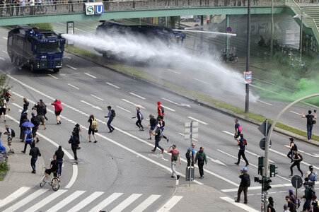 '#BlockG20 – colour the red zone!' Demonstration in Hamburg