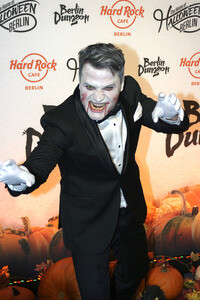 Halloween Party by Natascha Ochsenknecht im Berlin Dungeon
