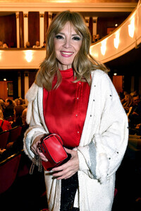 Theaterpremiere 'Wer schießt auf Frau Hummel?' in München