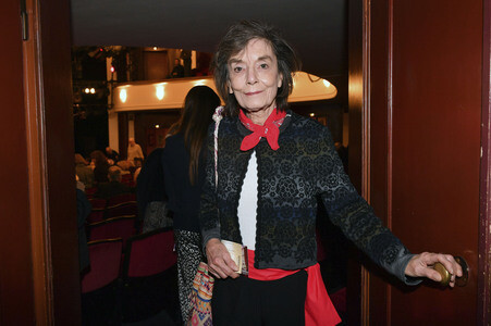 Theaterpremiere 'Wer schießt auf Frau Hummel?' in München