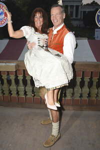 In der Käfer Wiesn-Schänke auf dem Oktoberfest 2017 in München