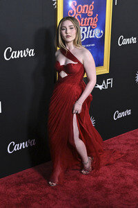 Closing Ceremony und Filmpremiere 'Song Sung Blue', AFI Fest 2025 in Los Angeles