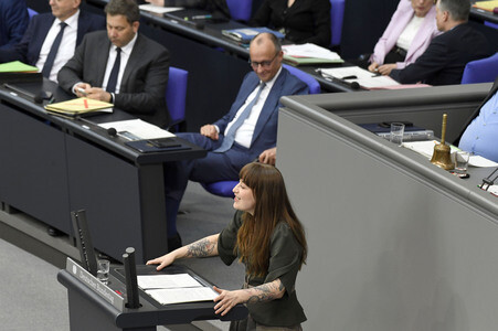 64. Sitzung des Deutschen Bundestages in Berlin