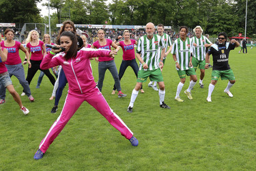Charity-Fußballspiel 'Kicken mit Herz' in Hamburg