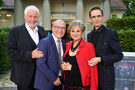 Theaterpremiere 'Der eingebildet Kranke' und 90. Geburtstag von Dieter Hallervorden in Berlin