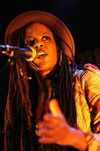 Konzert von Akua Naru in Hamburg