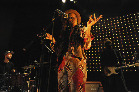 Konzert von Akua Naru in Hamburg