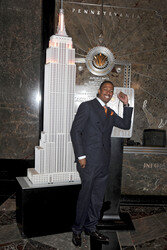 Nick Cannon erleuchtet das Empire State Building, New York