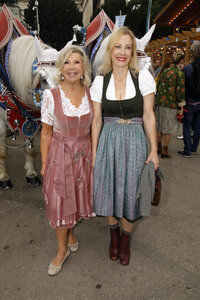 Regines Damenwiesn beim Oktoberfest 2025 in München
