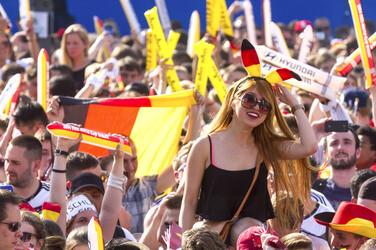 WM-Fanmeile beim Spiel Deutschland gegen Frankreich, Berlin
