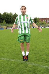 Charity-Fußballspiel 'Kicken mit Herz' in Hamburg