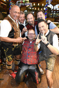 Welt der Wunder Wiesn Treff im Marstall Festzelt auf dem Oktoberfest 2018 in München