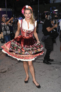 Almauftrieb in Käfers Wiesn-Schänke auf dem Oktoberfest 2018 in München