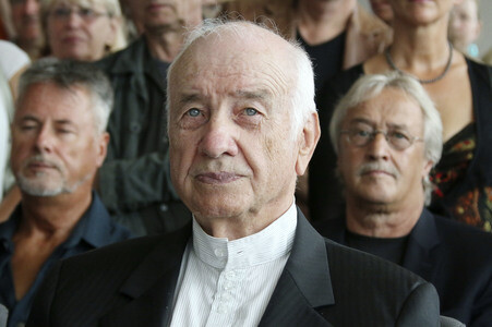 Ausstellungseröffnung 'Menschheitszirkus' in Ahrenshoop