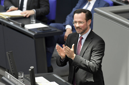 64. Sitzung des Deutschen Bundestages in Berlin