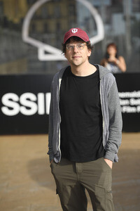 Ankunft von Jesse Eisenberg auf dem San Sebastian International Film Festival 2026