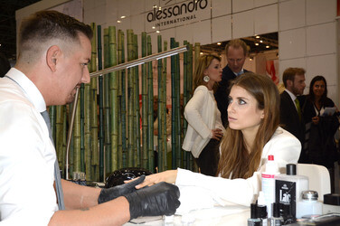 Cathy Fischer auf der Beauty Düsseldorf