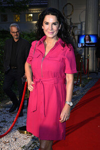 Theaterpremiere 'Der eingebildet Kranke' und 90. Geburtstag von Dieter Hallervorden in Berlin