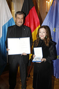 Verleihung des  Bayerischen Verdienstordens an  Vicky Leandros in München