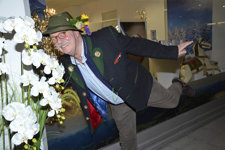 Wolfgang M. Prinz bei Shoperöffnung in Haar