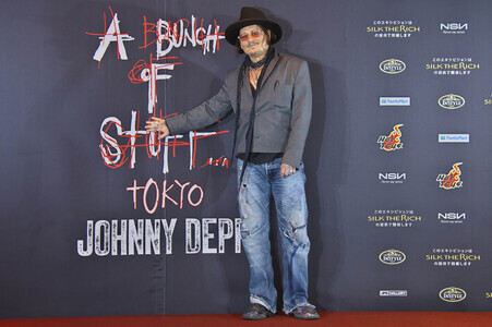 Ausstellung 'A Bunch of Stuff -Tokyo' von Johnny Depp in Tokio