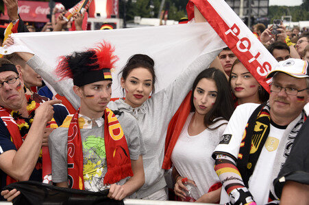 Fans beim UEFA-Fußball-Europameisterschaft 2016 Spiel Deutschland gegen Polen in Berlin