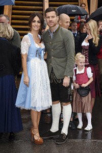 FC Bayern Team auf dem Oktoberfest in München