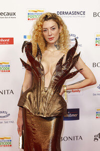 Goldene Bild der Frau 2025 in Hamburg