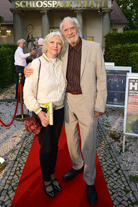 Theaterpremiere 'Der eingebildet Kranke' und 90. Geburtstag von Dieter Hallervorden in Berlin