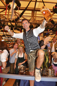 Wiesn Anstich im Schottenhamel Festzelt auf dem Oktoberfest 2025 in München