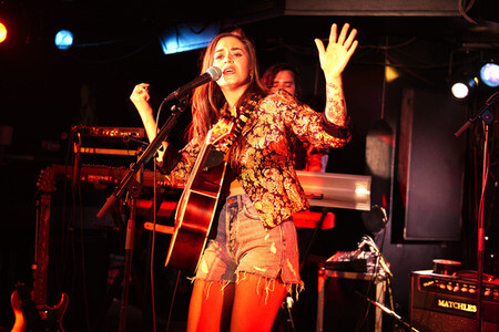 Konzert von Nina Attal in Berlin