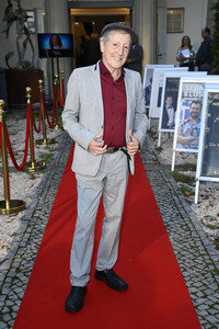 Theaterpremiere 'Der eingebildet Kranke' und 90. Geburtstag von Dieter Hallervorden in Berlin