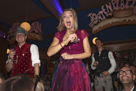 Cathy Hummels Wiesn-Bummel beim Oktoberfest 2026 in München