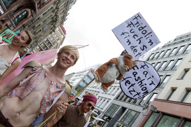 Demoparade gegen Fashion Terror und für Faire Mode und Trashion, Berlin