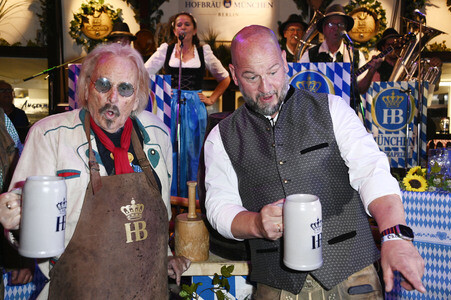 Wiesn Anstich 2026 im Hofbräu Berlin