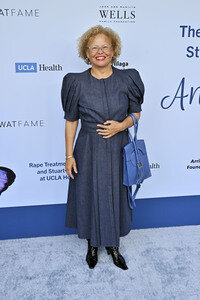 Rape Treatment Center and Stuart House Brunch mit dem Cast von 'The Pitt' in Los Angeles